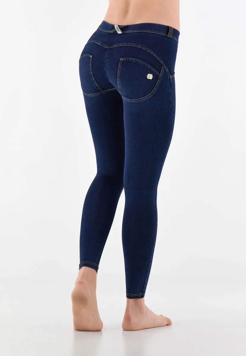 WR.UP Push-Up Regular Waist Skinny 7/8 Denim Jeans - Denim Dark Blue - Yellow Seam - Bild 4