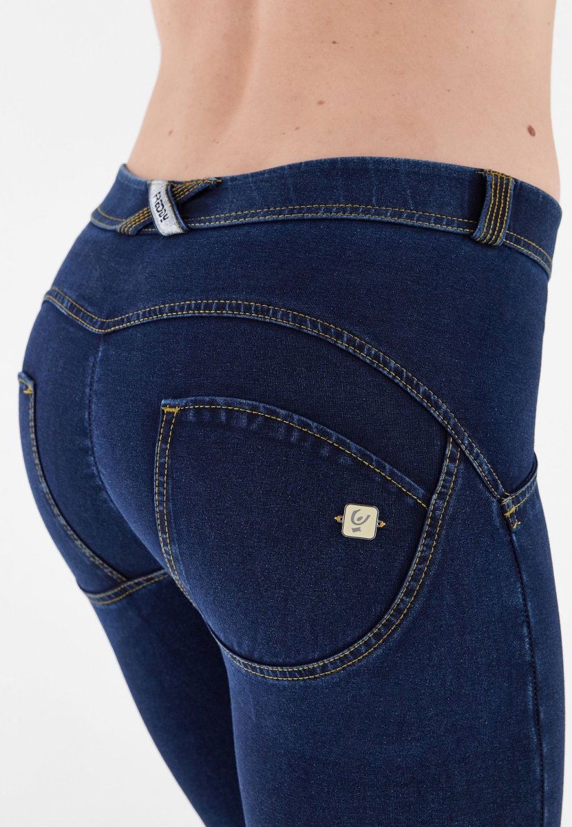WR.UP Push-Up Regular Waist Skinny 7/8 Denim Jeans - Denim Dark Blue - Yellow Seam - Bild 3