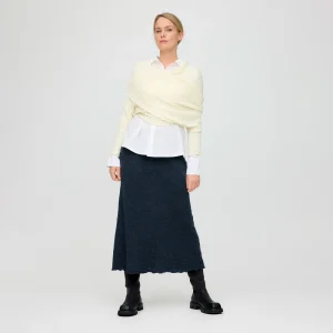 Lätt klockad vadlång kjol  - by basics merino bubble wool